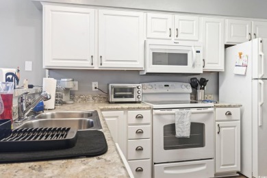 Welcome to this beautifully maintained 2-bedroom, 2-bathroom on River Oaks Golf Plantation  in South Carolina - for sale on GolfHomes.com, golf home, golf lot