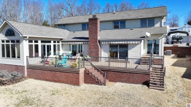 FANTASTIC HOME WITH AMAZING PANORAMIC VIEWS OF LAKE BARKLEY FROM on Mineral Mound Golf Course in Kentucky - for sale on GolfHomes.com, golf home, golf lot