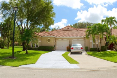 Welcome home to this 3BR/2.5BA with a garage in the heart of on The Links At Boynton Beach - The Family Course in Florida - for sale on GolfHomes.com, golf home, golf lot