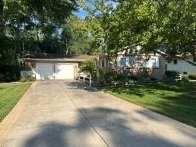 WELL LOVED AND MAINTAINED by the same owners for many years!!! on Lakes of the Four Seasons Country Club in Indiana - for sale on GolfHomes.com, golf home, golf lot