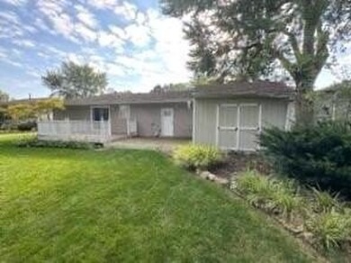 WELL LOVED AND MAINTAINED by the same owners for many years!!! on Lakes of the Four Seasons Country Club in Indiana - for sale on GolfHomes.com, golf home, golf lot