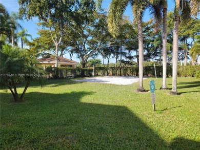 AMAZING APARTMENT LAKE VIEW ONE BEDROOM, ONE BATHROOM THE BEST on Bear Lakes Country Club in Florida - for sale on GolfHomes.com, golf home, golf lot