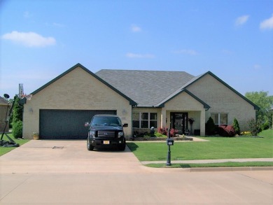 Well maintained home with an open floor plan in Pheasant Run on Pheasant Run in Oklahoma - for sale on GolfHomes.com, golf home, golf lot