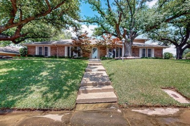 FANTASTIC PROPERTY with a GREAT LAYOUT for a growing FAMILY in on The Country Place in Texas - for sale on GolfHomes.com, golf home, golf lot
