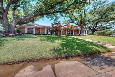 FANTASTIC PROPERTY with a GREAT LAYOUT for a growing FAMILY in on The Country Place in Texas - for sale on GolfHomes.com, golf home, golf lot