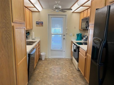 Delight in this nicely appointed two-bedroom, two-bathroom on Palm Hill Golf Club in Florida - for sale on GolfHomes.com, golf home, golf lot