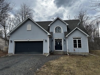 4-bedroom, 2.5-bath contemporary home located in the Pocono on Pocono Farms Country Club in Pennsylvania - for sale on GolfHomes.com, golf home, golf lot