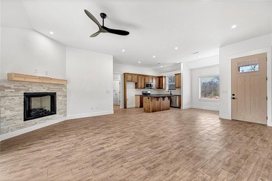 Beautiful New Construction Home 2-bedroom, 2-bath home w/ a on Bella Vista Country Club - Highlands in Arkansas - for sale on GolfHomes.com, golf home, golf lot