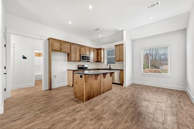 Beautiful New Construction Home 2-bedroom, 2-bath home w/ a on Bella Vista Country Club - Highlands in Arkansas - for sale on GolfHomes.com, golf home, golf lot