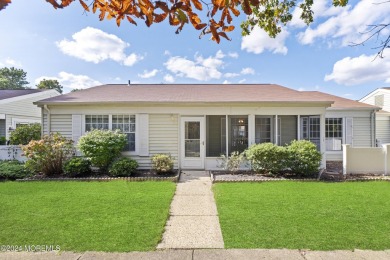 Immaculate Oxford model w/2 BR & 2 full baths, dining room on Leisure Village West Assoc. in New Jersey - for sale on GolfHomes.com, golf home, golf lot