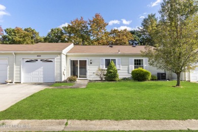 Immaculate Oxford model w/2 BR & 2 full baths, dining room on Leisure Village West Assoc. in New Jersey - for sale on GolfHomes.com, golf home, golf lot