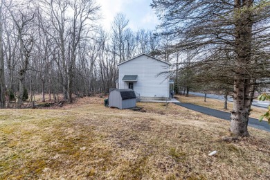 Charming 3-Bedroom Home in Amenity-Filled Pocono Farms Country on Pocono Farms Country Club in Pennsylvania - for sale on GolfHomes.com, golf home, golf lot