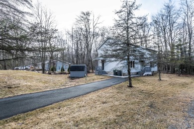 Charming 3-Bedroom Home in Amenity-Filled Pocono Farms Country on Pocono Farms Country Club in Pennsylvania - for sale on GolfHomes.com, golf home, golf lot