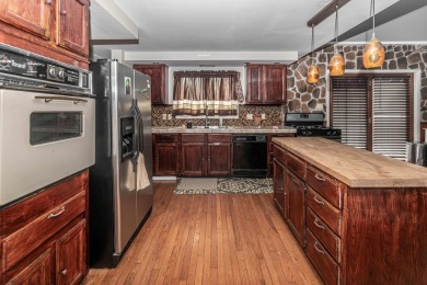 Charming 3-Bedroom Home in Amenity-Filled Pocono Farms Country on Pocono Farms Country Club in Pennsylvania - for sale on GolfHomes.com, golf home, golf lot