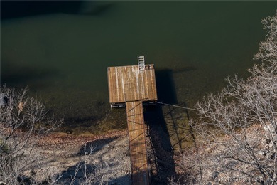 Charming home in well-kept Neighborhood with a Community Dock on Sycamore Creek Golf Club in Missouri - for sale on GolfHomes.com, golf home, golf lot