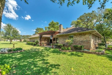Immaculate and ready for immediate move in! This 3 BR, 2 BA, 2 on Lake Kiowa Golf Course in Texas - for sale on GolfHomes.com, golf home, golf lot