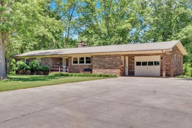 This well-maintained, all-brick ranch-style home boasts 2902sf on Hidden Valley Golf and Country Club in Tennessee - for sale on GolfHomes.com, golf home, golf lot