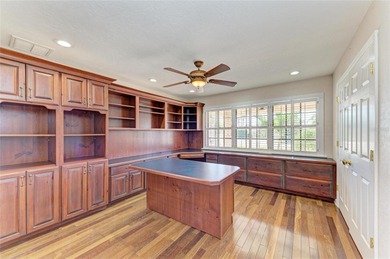 Under contract-accepting backup offers. If outdoor living tops on University Park Country Club in Florida - for sale on GolfHomes.com, golf home, golf lot