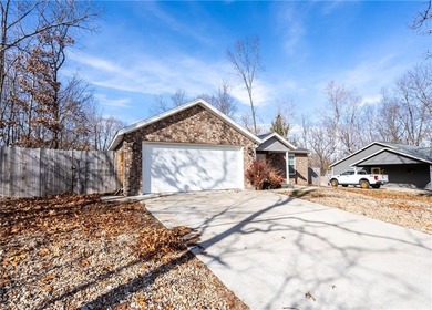 Cute & cozy 3 Bed 2 Bath all electric home, built in 2020 and on Bella Vista Country Club - Scottsdale in Arkansas - for sale on GolfHomes.com, golf home, golf lot