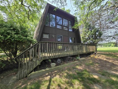 This is a perfect weekend get-a-way at Lake Carroll!  Located on Lake Carroll Golf Course in Illinois - for sale on GolfHomes.com, golf home, golf lot