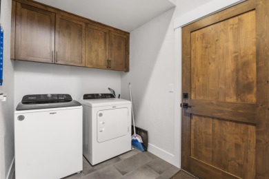 Discover this fully-furnished 4-bedroom mountain retreat in on Sunriver Caldera Springs Golf Course in Oregon - for sale on GolfHomes.com, golf home, golf lot