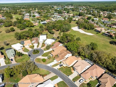 Located in Glen Lakes this 1990 Palmwood Grand Bahama maintained on Glen Lakes Country Club in Florida - for sale on GolfHomes.com, golf home, golf lot