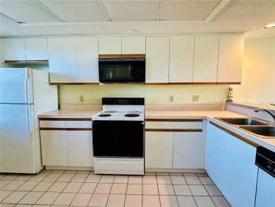 Under contract-accepting backup offers. Cute 2 bedroom 2 bath on Terra Ceia Golf and Country Club in Florida - for sale on GolfHomes.com, golf home, golf lot