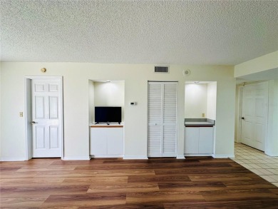 Under contract-accepting backup offers. Cute 2 bedroom 2 bath on Terra Ceia Golf and Country Club in Florida - for sale on GolfHomes.com, golf home, golf lot