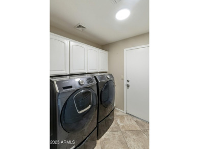 Welcome to this well-maintained 2 bedroom, 2 bath PLUS den 2,022 on Oakwood Golf Club  in Arizona - for sale on GolfHomes.com, golf home, golf lot