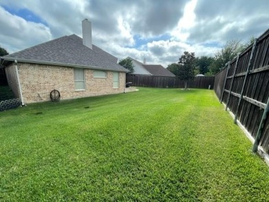 This meticulous 4 BR, 2 Bath, 2 LA, 2487 sq ft home located in on Oakmont Country Club in Texas - for sale on GolfHomes.com, golf home, golf lot