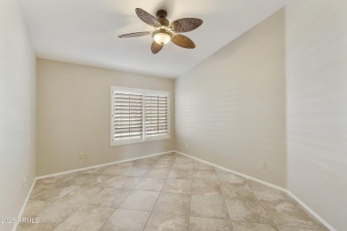 Welcome to this well-maintained 2 bedroom, 2 bath PLUS den 2,022 on Oakwood Golf Club  in Arizona - for sale on GolfHomes.com, golf home, golf lot