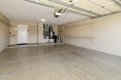 Welcome to this well-maintained 2 bedroom, 2 bath PLUS den 2,022 on Oakwood Golf Club  in Arizona - for sale on GolfHomes.com, golf home, golf lot