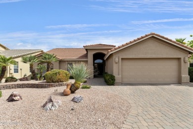Welcome to this well-maintained 2 bedroom, 2 bath PLUS den 2,022 on Oakwood Golf Club  in Arizona - for sale on GolfHomes.com, golf home, golf lot