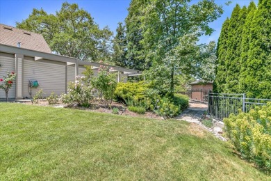 Welcome to this exceptional custom-built contemporary home on Rogue Valley Country Club in Oregon - for sale on GolfHomes.com, golf home, golf lot