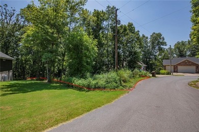This large lot (.44 ac) on a cul-de-sac has access to SEWER and on Bella Vista - Metfield Golf Complex and Country Club in Arkansas - for sale on GolfHomes.com, golf home, golf lot
