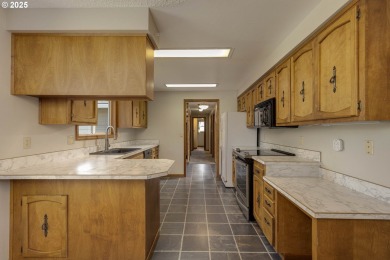 Immaculate Single-Level Home on the 5th Fairway of Michelbook on Michelbook Country Club in Oregon - for sale on GolfHomes.com, golf home, golf lot