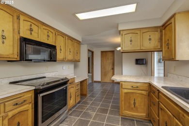 Immaculate Single-Level Home on the 5th Fairway of Michelbook on Michelbook Country Club in Oregon - for sale on GolfHomes.com, golf home, golf lot