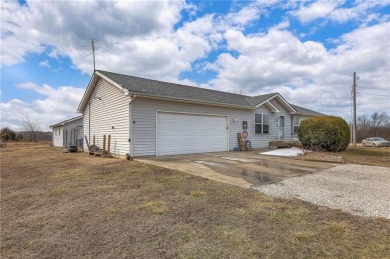 Discover the perfect blend of comfort and functionality in this on Linn Valley Lakes - Deer Trace Golf Course in Kansas - for sale on GolfHomes.com, golf home, golf lot