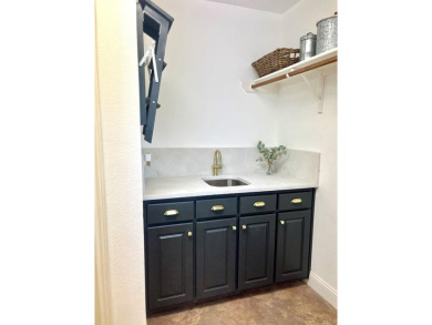 AMAZING price on remodeled, North Greentree home on the golf on Green Tree Country Club in Texas - for sale on GolfHomes.com, golf home, golf lot