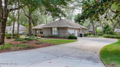 Tranquil country club living in a gated community in this 3BR/2 on Magnolia Point Golf and Country Club in Florida - for sale on GolfHomes.com, golf home, golf lot