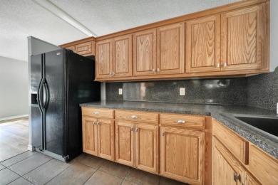 Welcome home to this beautifully maintained 2-bedroom on Hide-A-Way Lake Golf Course in Texas - for sale on GolfHomes.com, golf home, golf lot