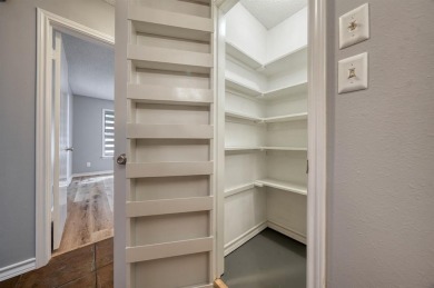 Welcome home to this beautifully maintained 2-bedroom on Hide-A-Way Lake Golf Course in Texas - for sale on GolfHomes.com, golf home, golf lot