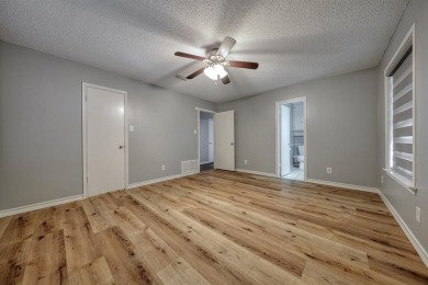 Welcome home to this beautifully maintained 2-bedroom on Hide-A-Way Lake Golf Course in Texas - for sale on GolfHomes.com, golf home, golf lot