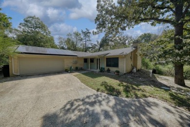 Welcome home to this beautifully maintained 2-bedroom on Hide-A-Way Lake Golf Course in Texas - for sale on GolfHomes.com, golf home, golf lot