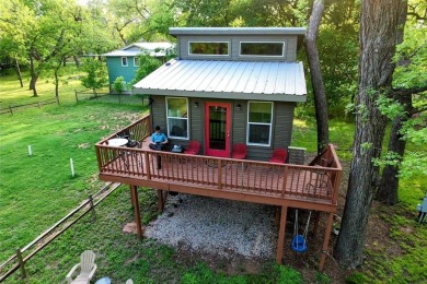 Discover your perfect getaway in this fully furnished tiny on Horseshoe Bend Country Club in Texas - for sale on GolfHomes.com, golf home, golf lot