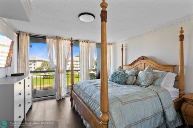 Welcome to this beautiful updated 2-bedroom, 2 bathroom condo in on The Country Club At Boca Raton in Florida - for sale on GolfHomes.com, golf home, golf lot