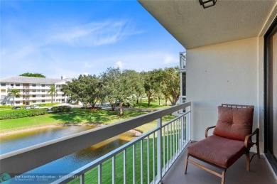 Welcome to this beautiful updated 2-bedroom, 2 bathroom condo in on The Country Club At Boca Raton in Florida - for sale on GolfHomes.com, golf home, golf lot