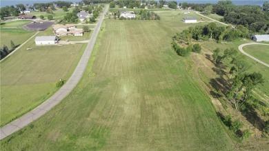 Looking for a great location close to outdoor activities and fun on Tipsinah Mounds Golf Course in Minnesota - for sale on GolfHomes.com, golf home, golf lot