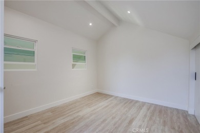 Beautifully remodeled upper-level unit boasting dazzling on Oak Creek Golf Club in California - for sale on GolfHomes.com, golf home, golf lot