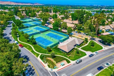 Beautifully remodeled upper-level unit boasting dazzling on Oak Creek Golf Club in California - for sale on GolfHomes.com, golf home, golf lot